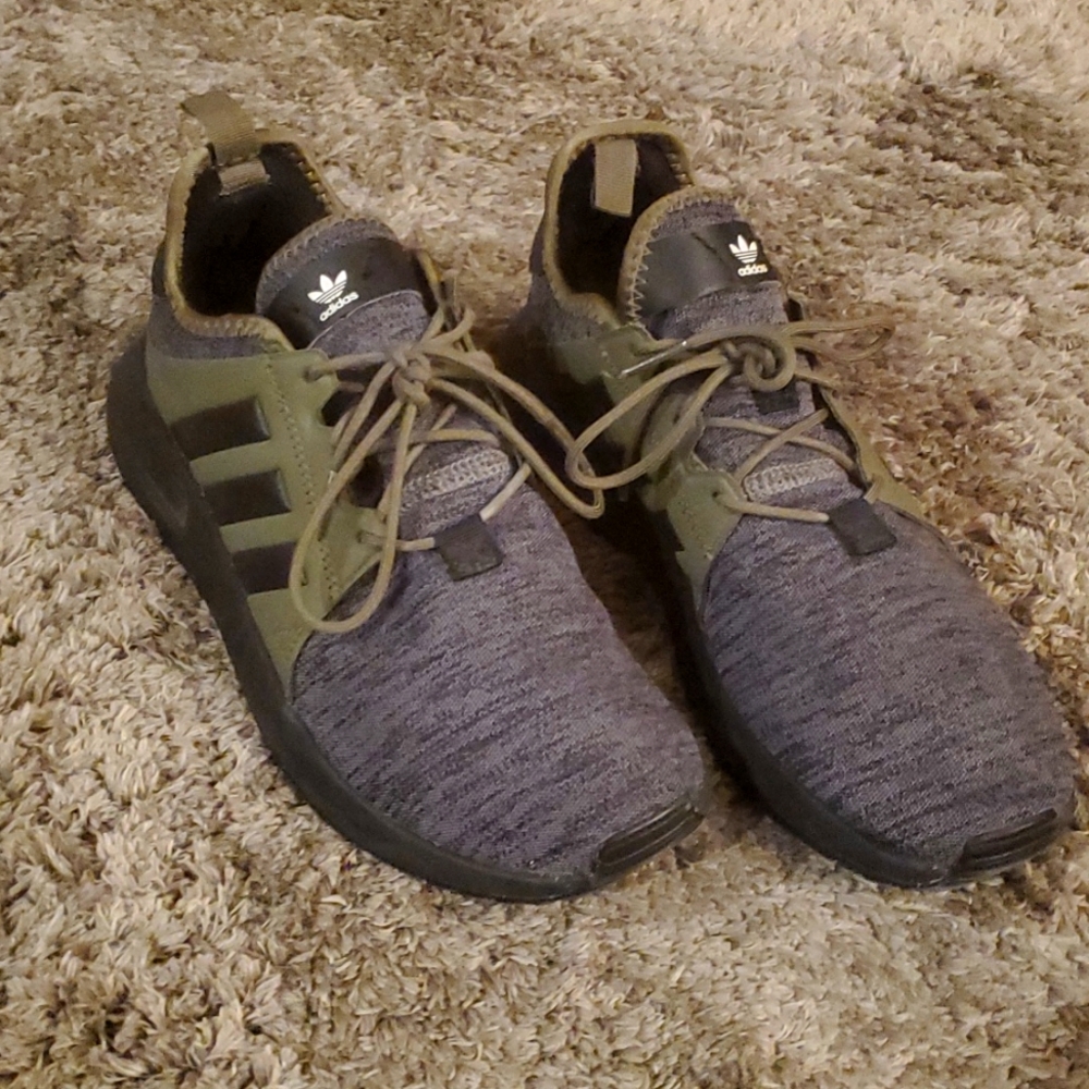 Athletic shoes